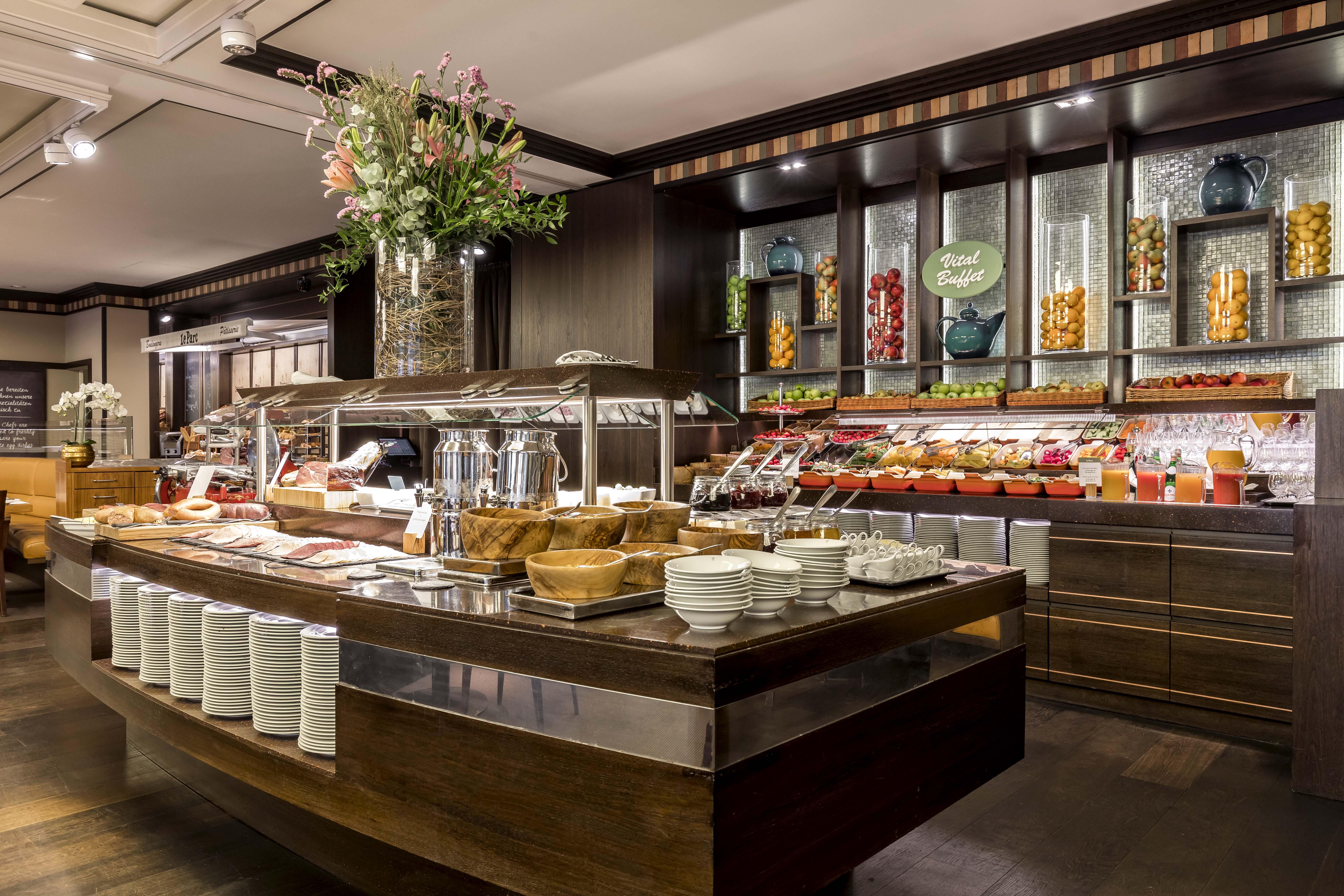 그랜드 엘리제 함부르크 호텔 함브루크 외부 사진 The buffet at the restaurant