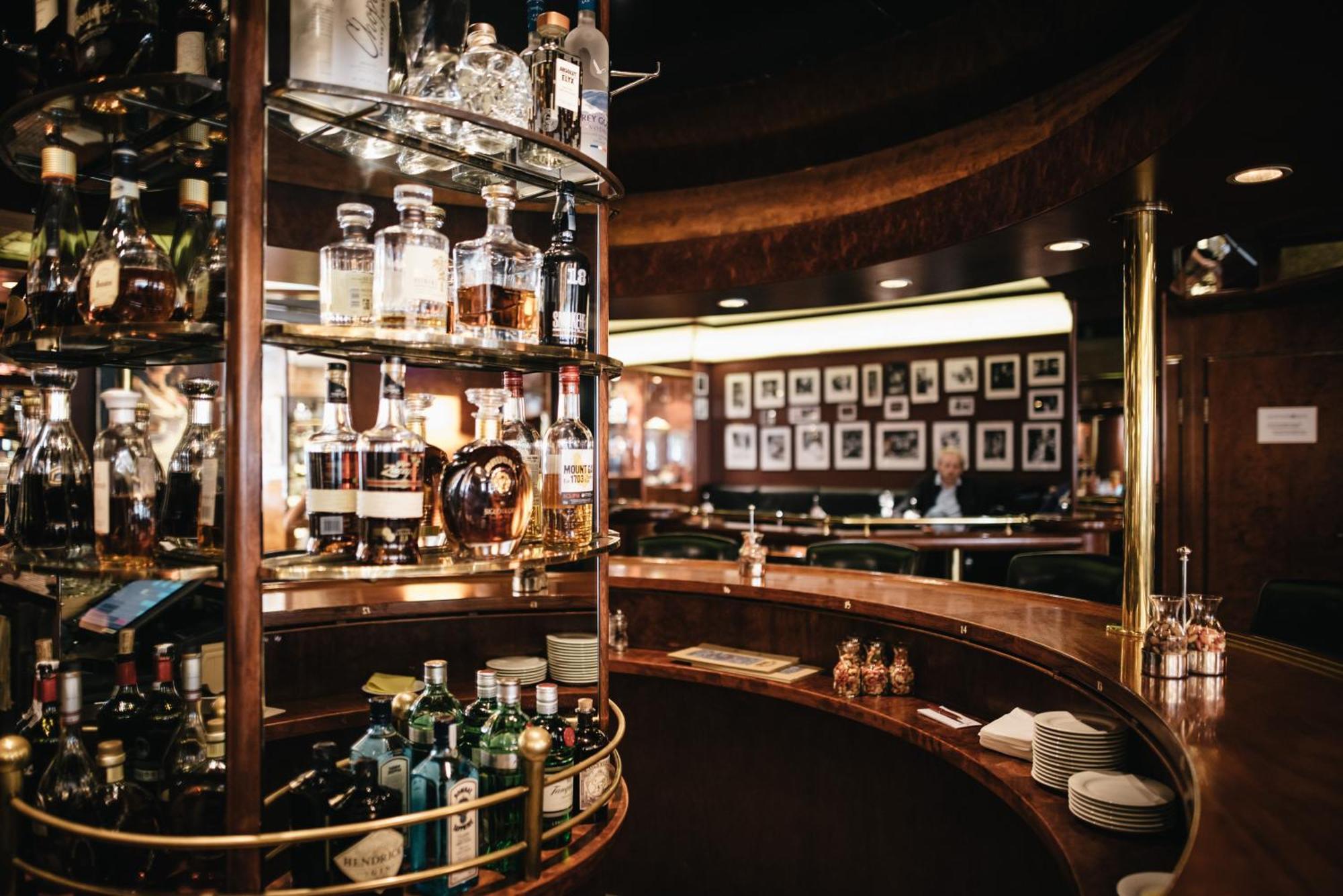 그랜드 엘리제 함부르크 호텔 함브루크 외부 사진 The bar at the Savoy